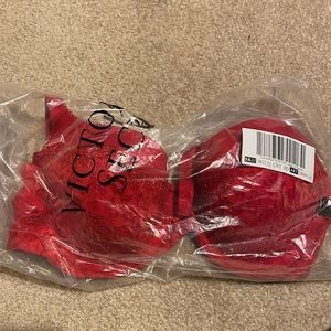 Victoria’s Secret lined bra
